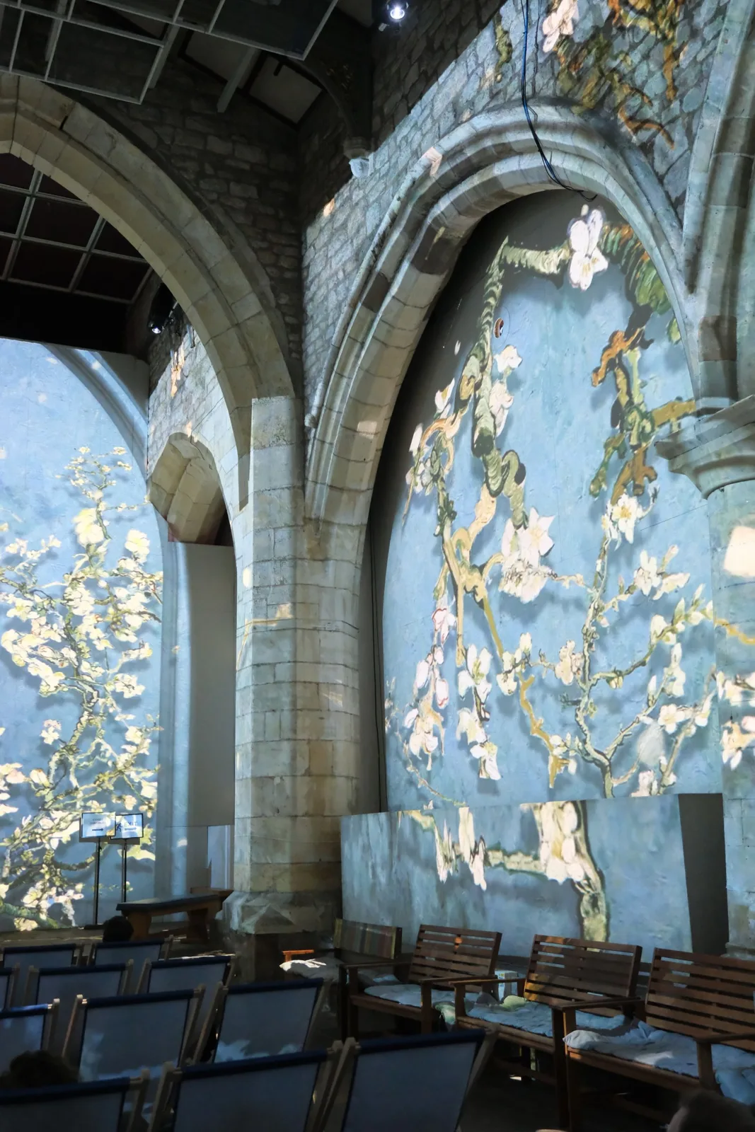 Installation immersive projetée dans une nef
